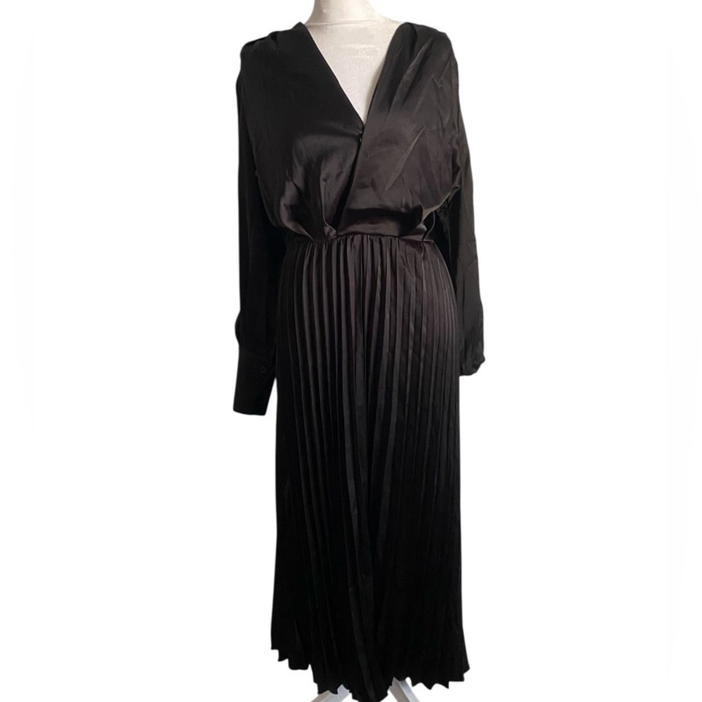 CHICME black dress half pleaded size L